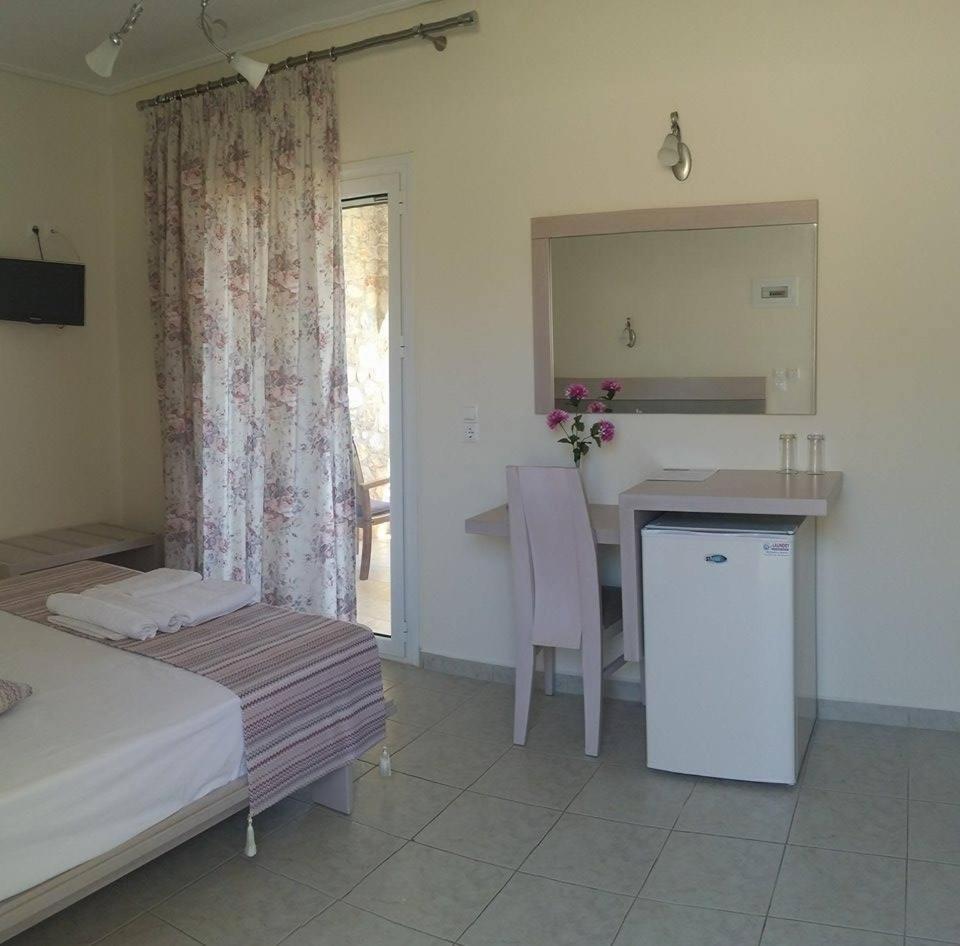 Voula Resort Elafonissos Ruang foto