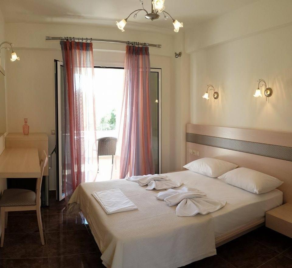 Voula Resort Elafonissos Ruang foto